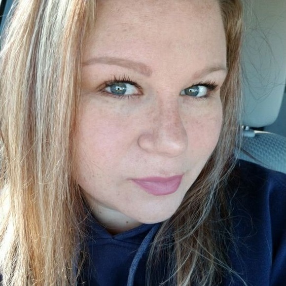 Meet your Posher, Amanda - Picture 1 of 1